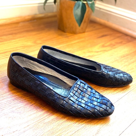 Cole Haan Shoes - Cole Haan Woven Italian Leather Loafers Black Sz 9